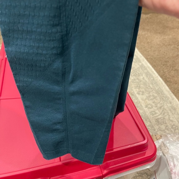 Lululemon dark green leggings - Picture 8 of 16